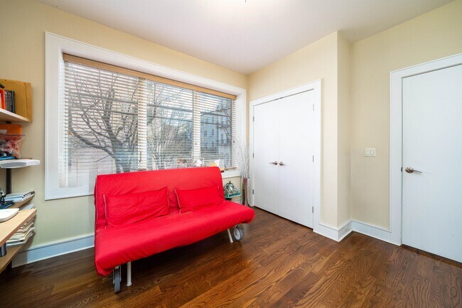 Building Photo - 635 6th St