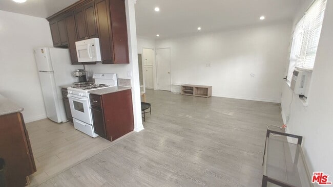 Building Photo - 10385 W Olympic Blvd