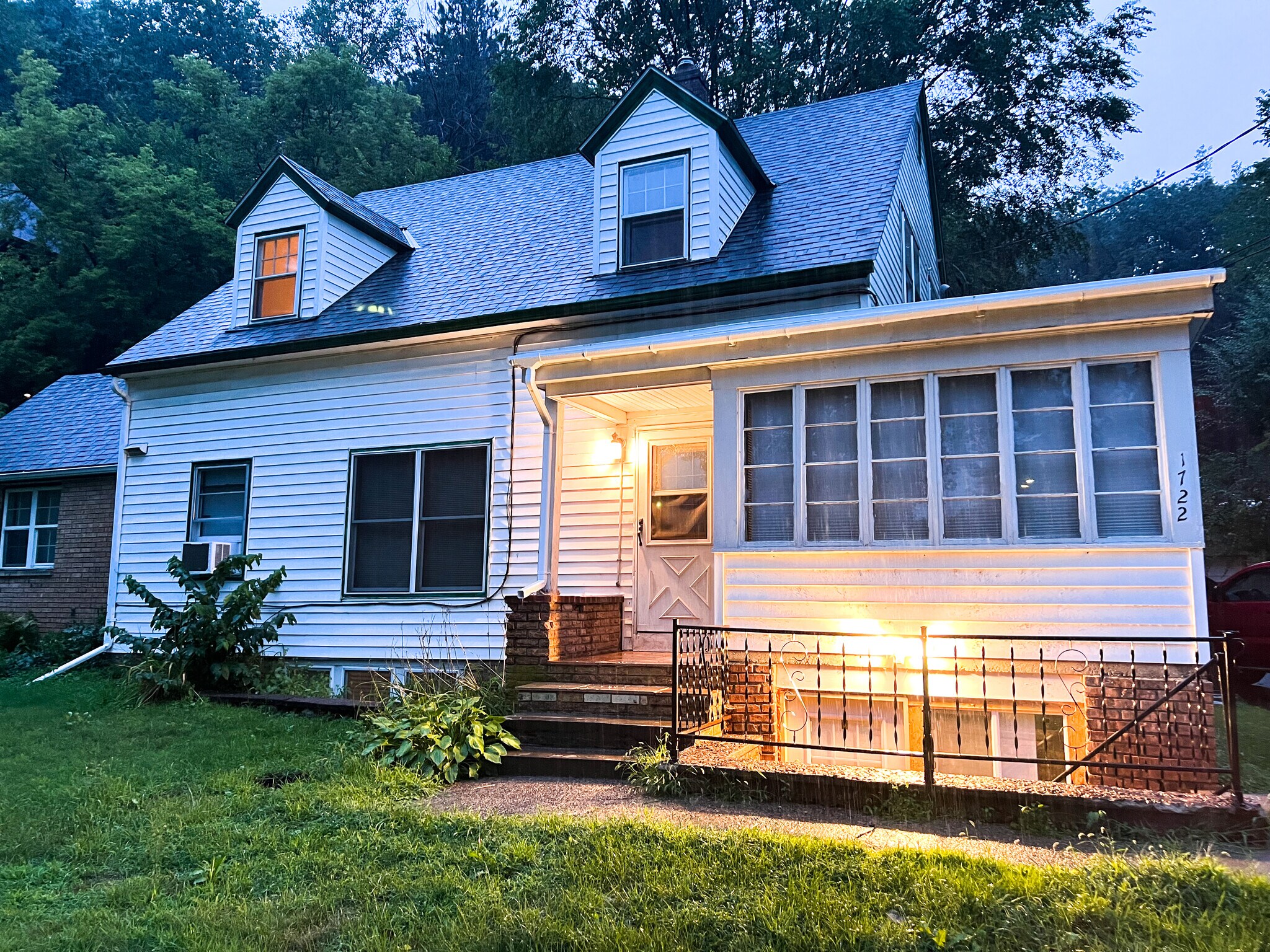 Building Photo - 1722 Broadway St N