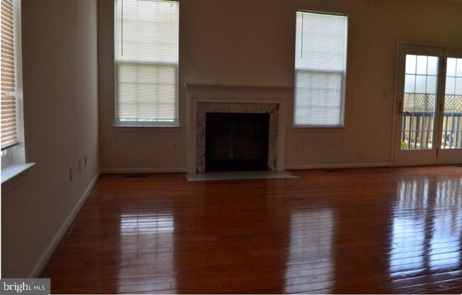 Building Photo - 25508 Crossfield Dr