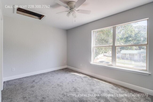 Building Photo - 233 Milray Ln
