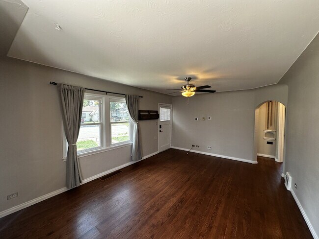 Building Photo - Charming 3-Bed Retreat with Finished Basement an Hardwood Floors!