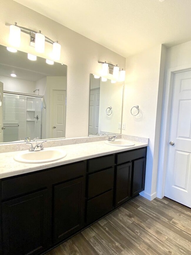 Building Photo - Beautifully built townhome in Banning Lewis Ranch ready Now!!