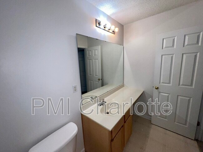 Building Photo - 5787 Dove Point Dr SW