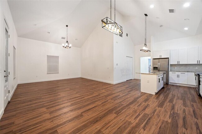 Building Photo - 2330 W St Louis St