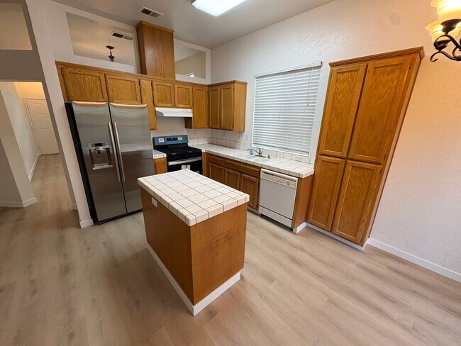 Building Photo - Beautiful 3 Bedroom, 2 Bath Single Story Oakley Home