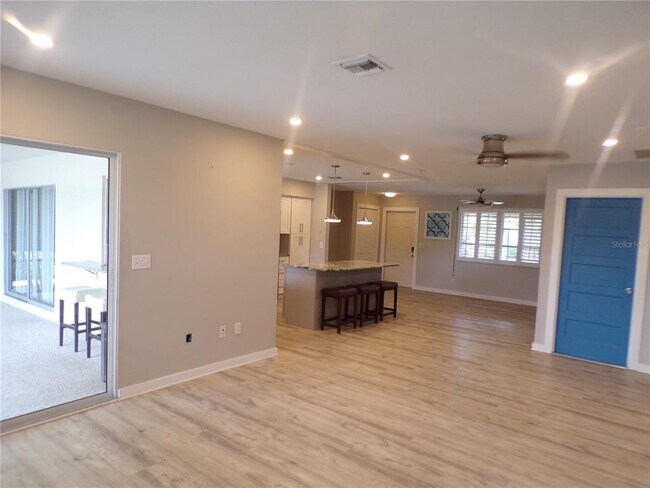 Building Photo - 2310 Palm Tree Dr