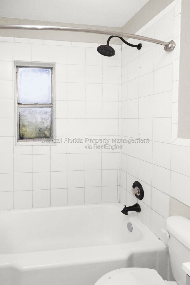 Building Photo - 226 S Hill Ave