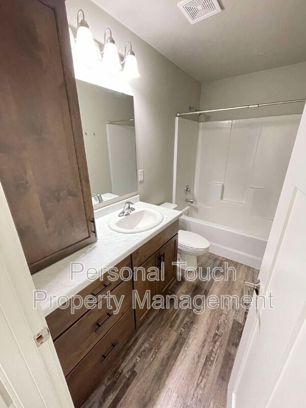 Building Photo - 1071 Barnes Dr W