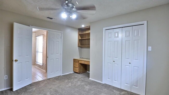 Building Photo - 5273 Sherbrooke Ln