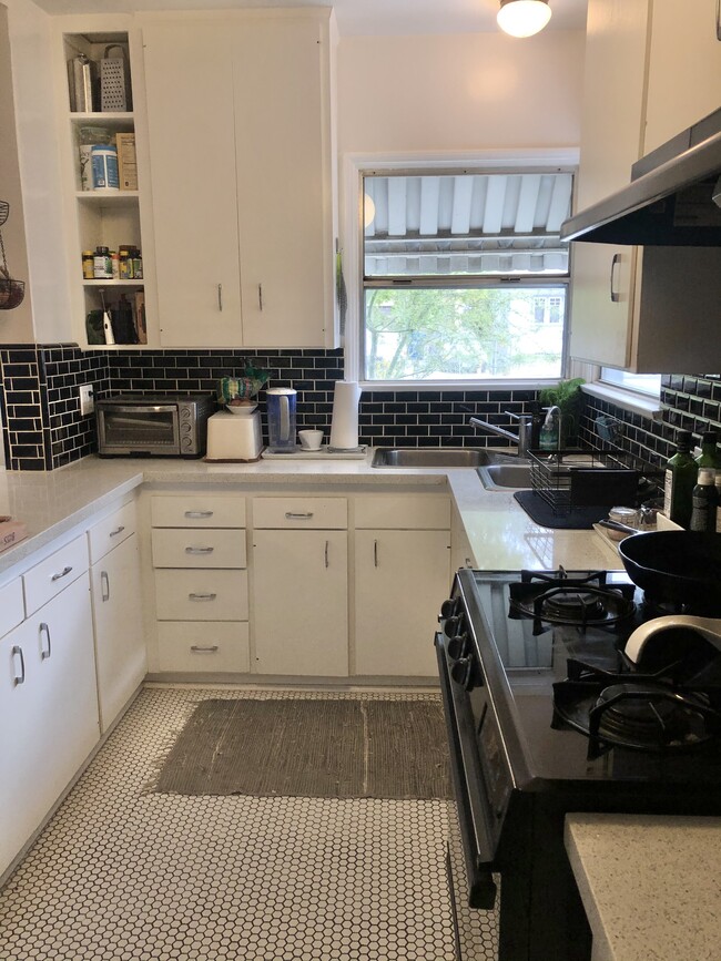 Building Photo - 1115 Neola St