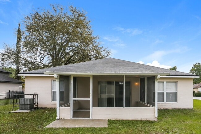 Building Photo - 11576 Kings Ridge Ct N