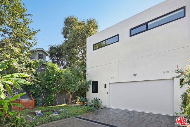 Building Photo - 2450 Glencoe Ave