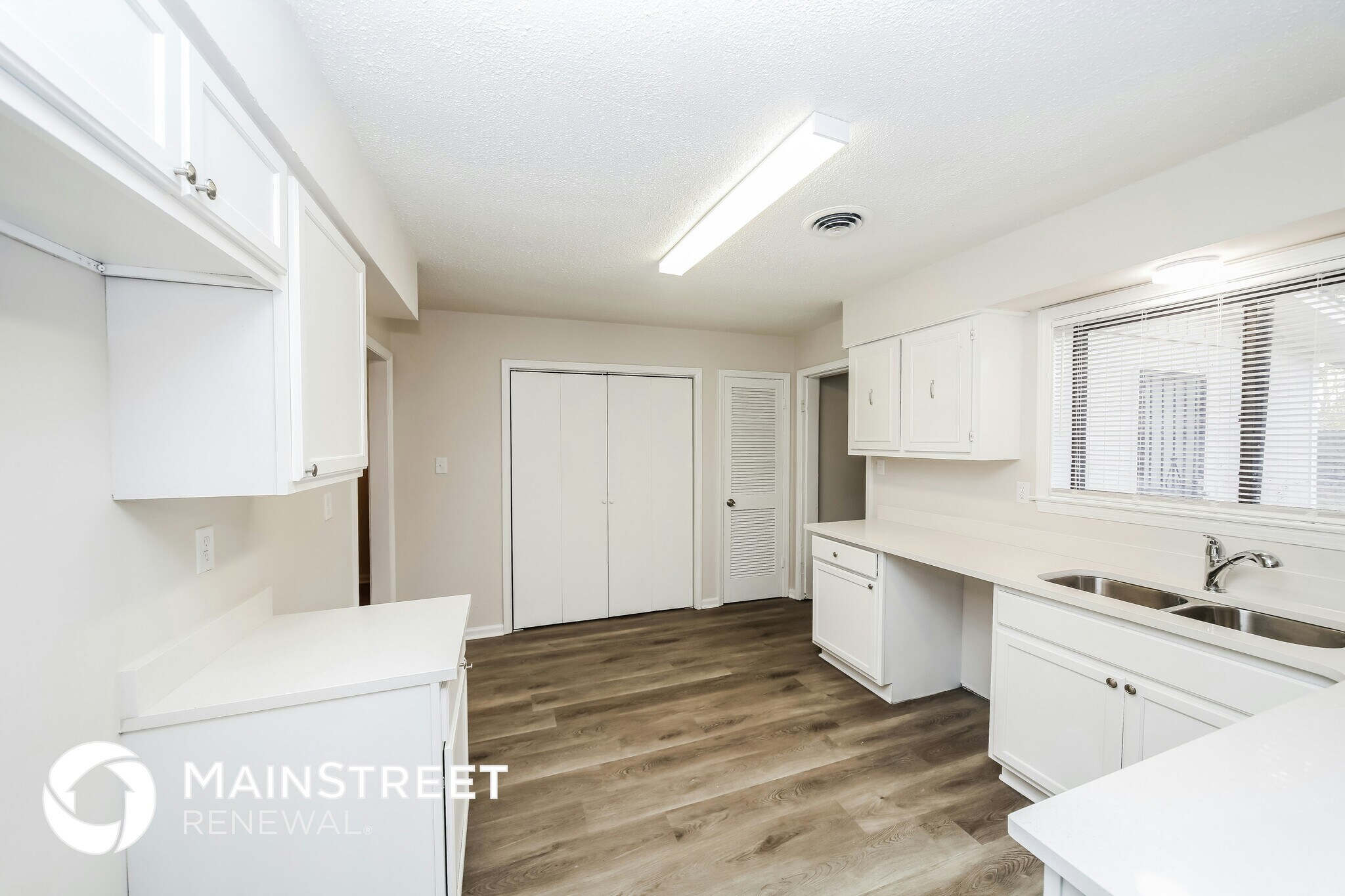 Building Photo - 3453 Cloudland Dr