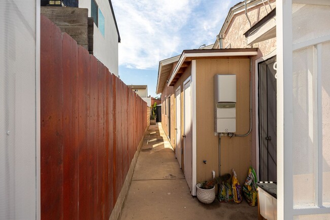 Building Photo - Cozy, perfectly located 2 bedroom unit in San Diego!