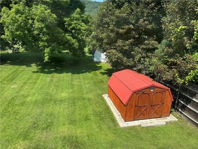Building Photo - 129 Oakwood Ave