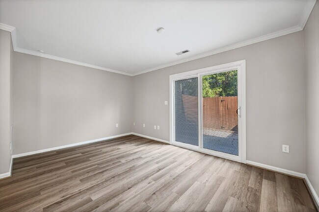 Building Photo - "Charming 2-Bed Townhome with Modern Comforts in Fort Mill – Your Cozy Retreat Awaits!"