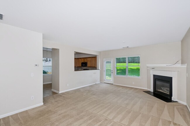 Building Photo - 906 Silver Lake Dr