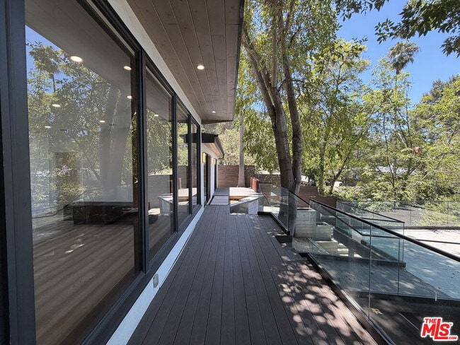 Building Photo - 3565 Multiview Dr