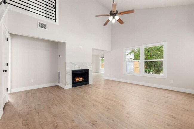 Building Photo - 90 W High Oaks Cir