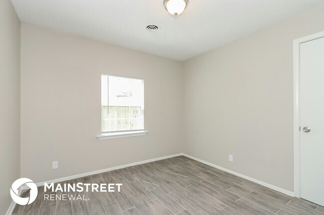 Building Photo - 408 E Inwood Dr