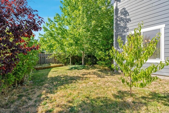 Building Photo - Comfortable 4-bdrm/2.5-bath home in Hillsb...