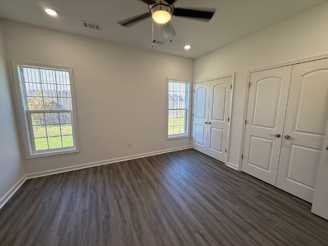 Building Photo - Brand New Luxury 3 Bedroom 2 Bath Condo in Jonesboro!