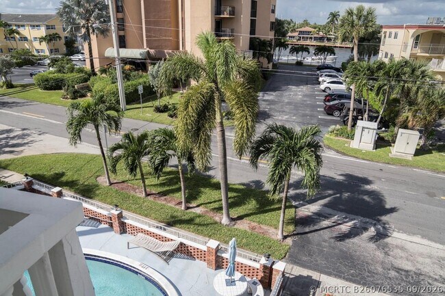 Building Photo - 424 N Riverside Dr