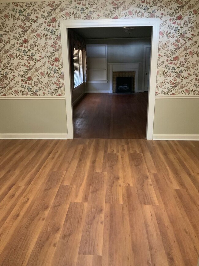 Building Photo - 200 Sunset Dr