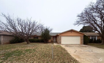 Building Photo - Warm & Spacious Living In Lubbock's Northw...