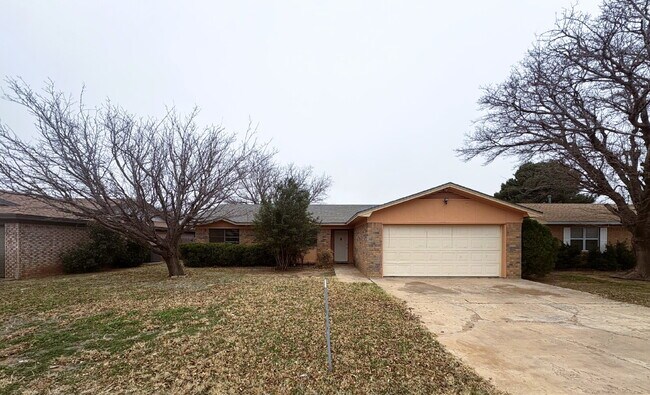 Primary Photo - Move In Special For This Warm & Spacious L...