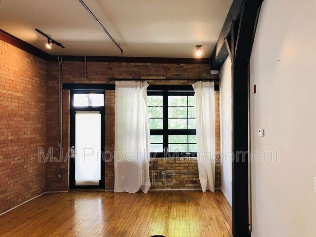 Building Photo - 346 Pierpont Ave