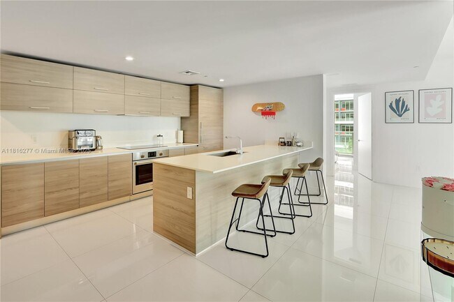 Primary Photo - 1300 S Miami Ave