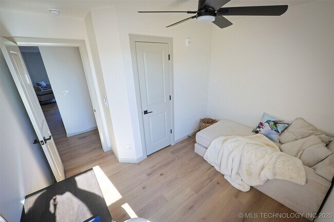 Building Photo - 112 W 2nd St