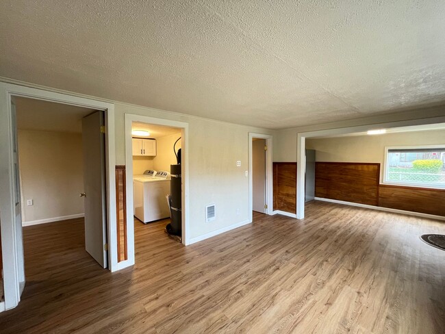 Building Photo - 2 Bed 1 Bath home in Powellhurst-Gilbert! In Unit Laundry and Private yard!