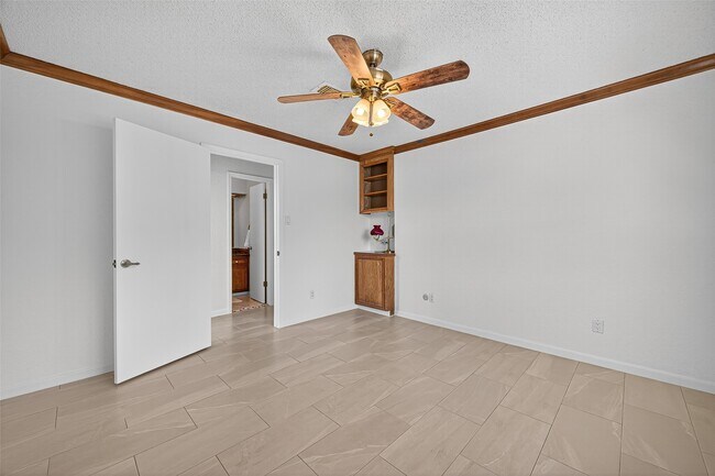 Building Photo - 2711 Yost Blvd