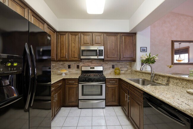 Building Photo - Entertainer's 2 Bd, 2 Bth Furnished Summerlin Condo