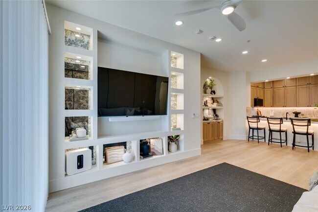 Building Photo - 32 E Serene Ave