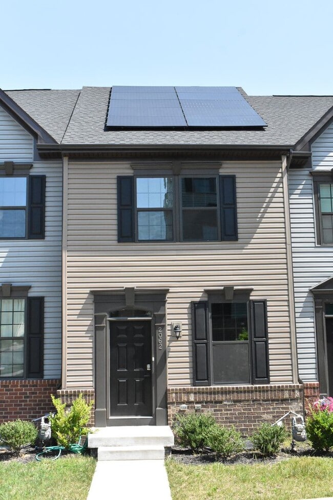 Building Photo - Fantastic Fredericksburg Townhome!