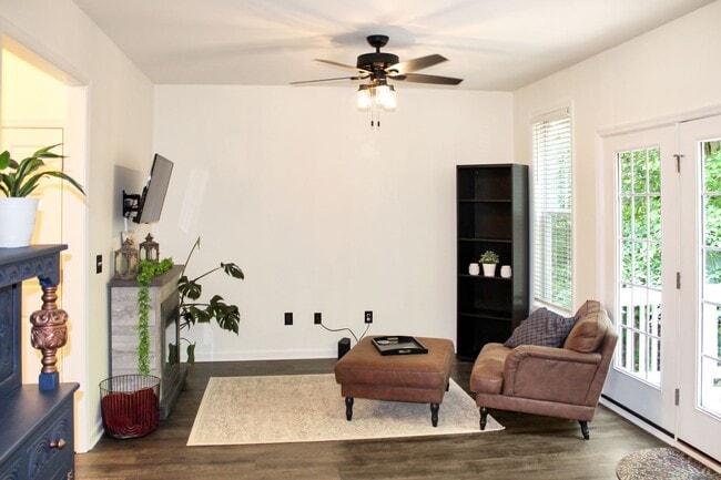 Building Photo - Fully furnished - single family