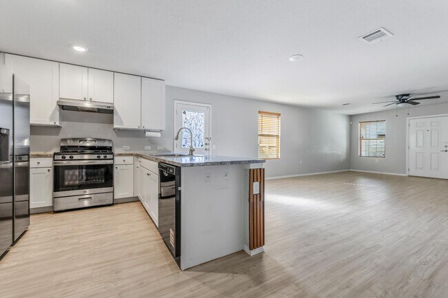 Building Photo - 7238 Rosada Way