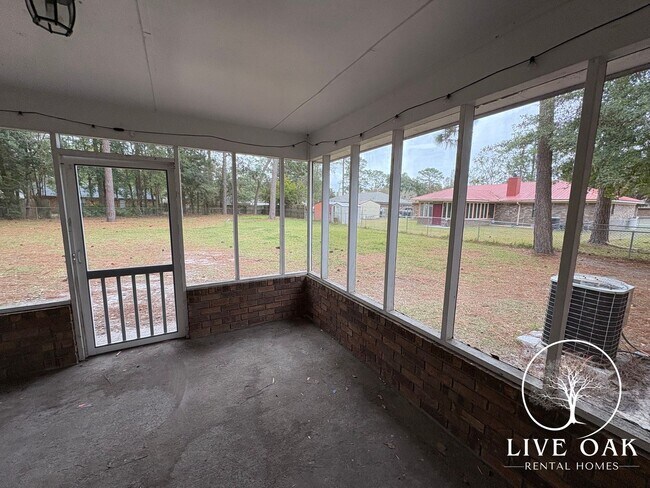 Building Photo - MOVE-IN SPECIAL: $500 OFF 1st MONTH'S RENT!**