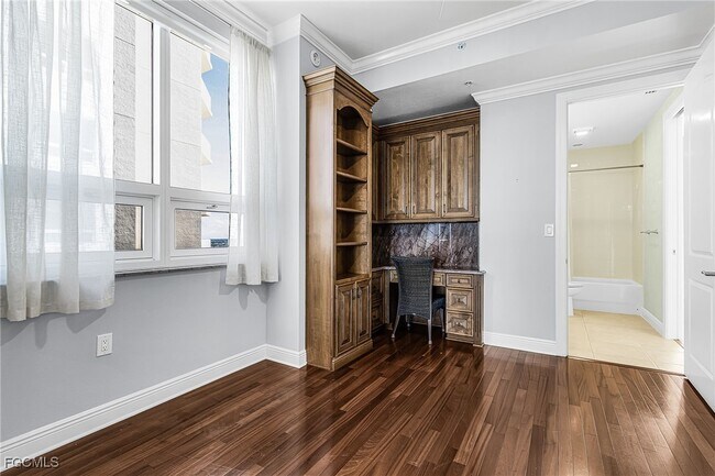 Building Photo - 2104 W First St