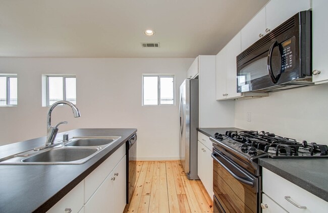 Building Photo - 3210 Yellowstone Park Dr