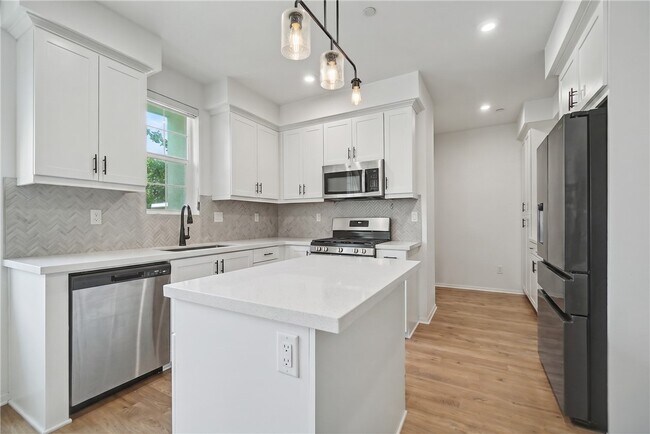 Building Photo - 15967 W Preserve Loop