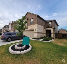 Building Photo - 13903 Hedera Dr