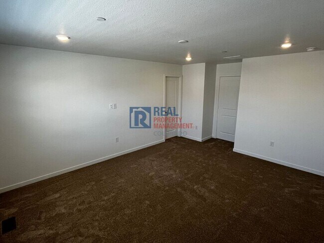 Building Photo - 537 Nightsky St