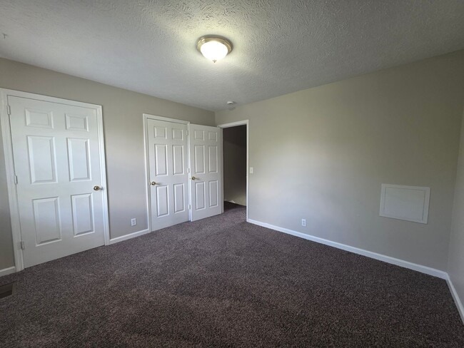 Building Photo - 308 Crestmont Dr