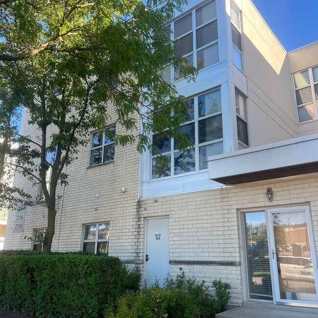 Building Photo - 2134 N Commerce St