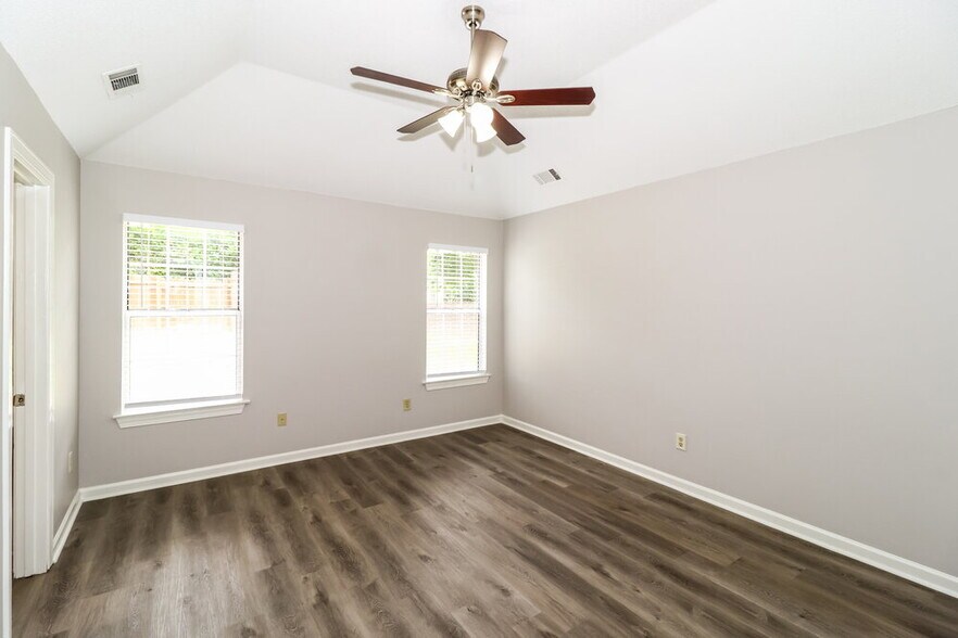 Building Photo - 3158 Clubview Cove N